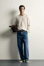 СВИТЕР КЛАССИЧЕСКОГО КРОЯ С V-ОБРАЗНЫМ ВЫРЕЗОМ — ZARA · 3166/311
