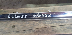 Молдинг решетки радиатора Mercedes E (W213) 16-20 Б/У Оригинал A2138880473