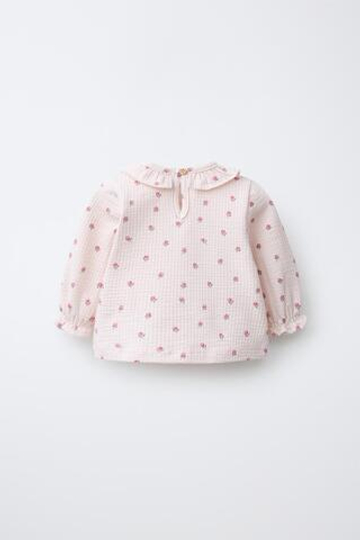ZARA ФУТБОЛКА С ТЕКСТУРНЫМ ЦВЕТОЧНЫМ ПРИНТОМ, РОЗОВЫЙ/БЕЛЫЙ