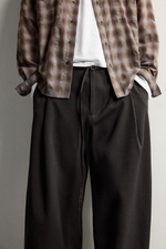 БРЮКИ BALLOON FIT С РЕМНЕМ И ЗАЩИПАМИ — ZARA