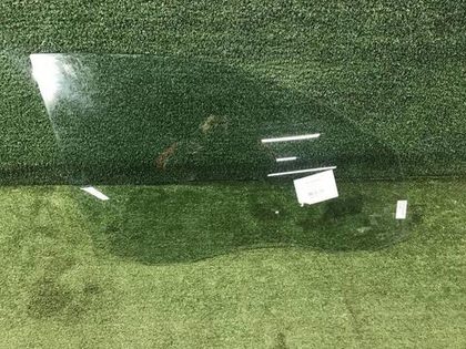 Стекло двери переднее правое VW Tiguan (2007-2018) SL