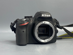 Nikon D3200 + AF-S 18-55mm f/3.5-5.6G VR II 3.500 кадров