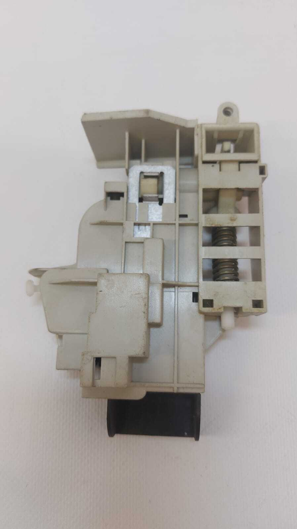 4 Устройство блокировки люка для стиральных машин Ariston C00119223 б/у