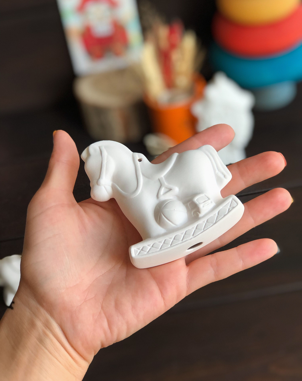 Елочная игрушка Лошадка - качалка фарфоровая для росписи, 8 см