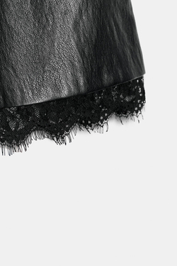 ZARA ШОРТЫ ИЗ ИСКУССТВЕННОЙ КОЖИ С КРУЖЕВОМ, ЧЕРНЫЙ
