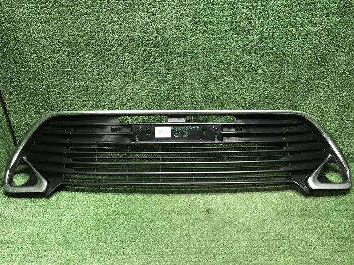 Решетка переднего бампера Toyota Camry xv50 14-17
