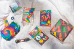 Анальная премиум-пробка с эффектом римминга 15см b-Vibe Peace & Love Tie-Dye BV-026