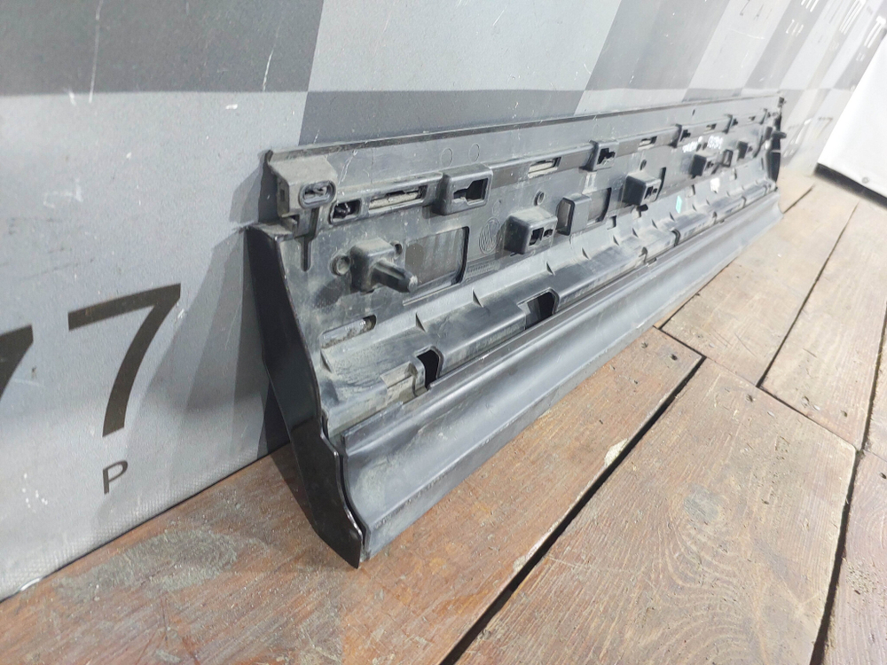 Накладка двери передней правой VW Touareg 3 18-нв Б/У Оригинал 760854940E