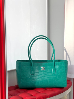 Сумка Chanel из кожи крокодила