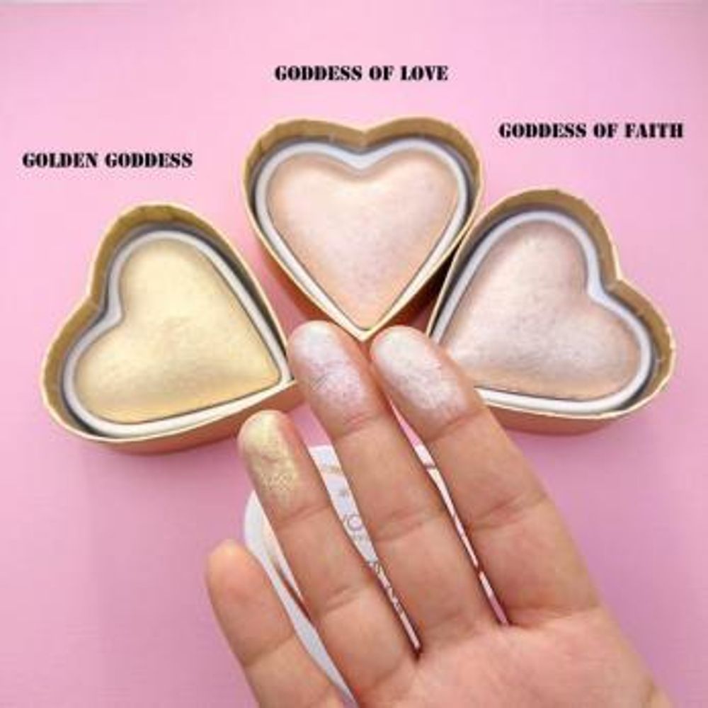Хайлайтер Makeup Revolution Blushing Heart Golden Goddess