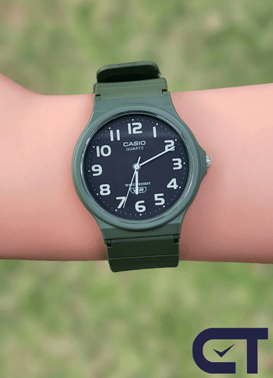 CASIO MQ-24UC-3B — классические аналоговые часы в матовом бежево-коричневом цвете