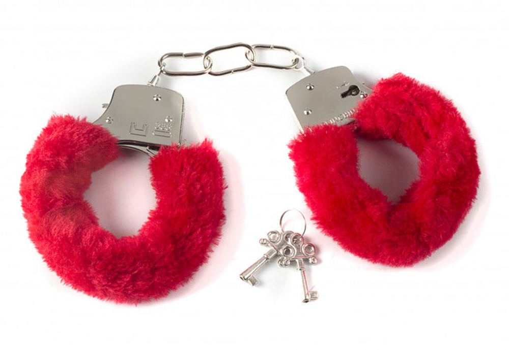 Металлические наручники с красным мехом Furry Cuffs Red (красный с серебряным) (Цвет: красный с серебряным)