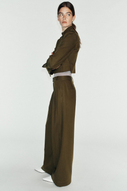 ZARA КОРОТКИЙ БЛЕЙЗЕР С ПОДПЛЕЧНИКАМИ, ХАКИ