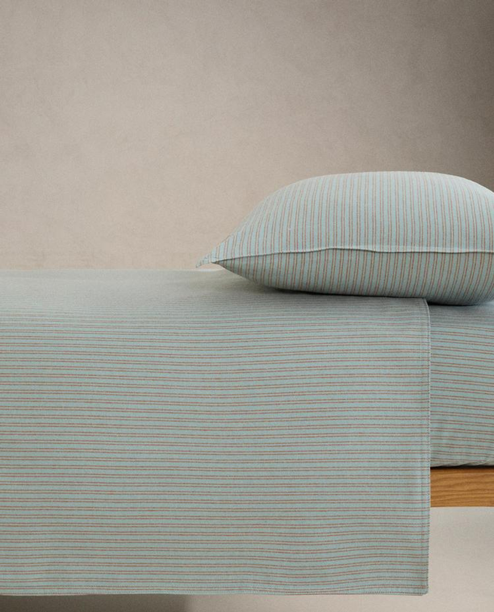 ZARA HOME ДЕТСКАЯ ПРОСТЫНЯ НА РЕЗИНКЕ В ПОЛОСКУ, СИНИЙ