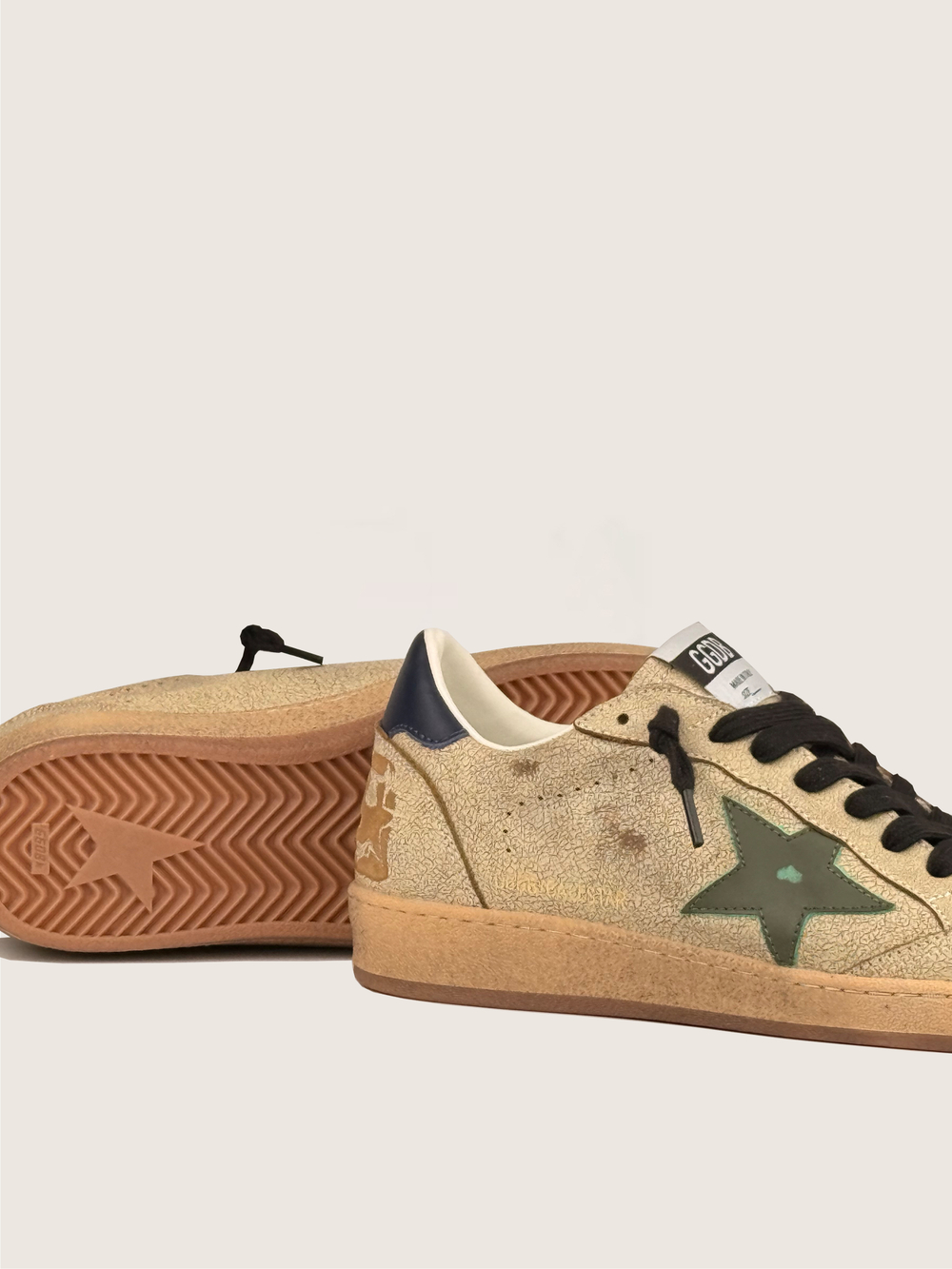 Ball Star in cracked leather with green suede star